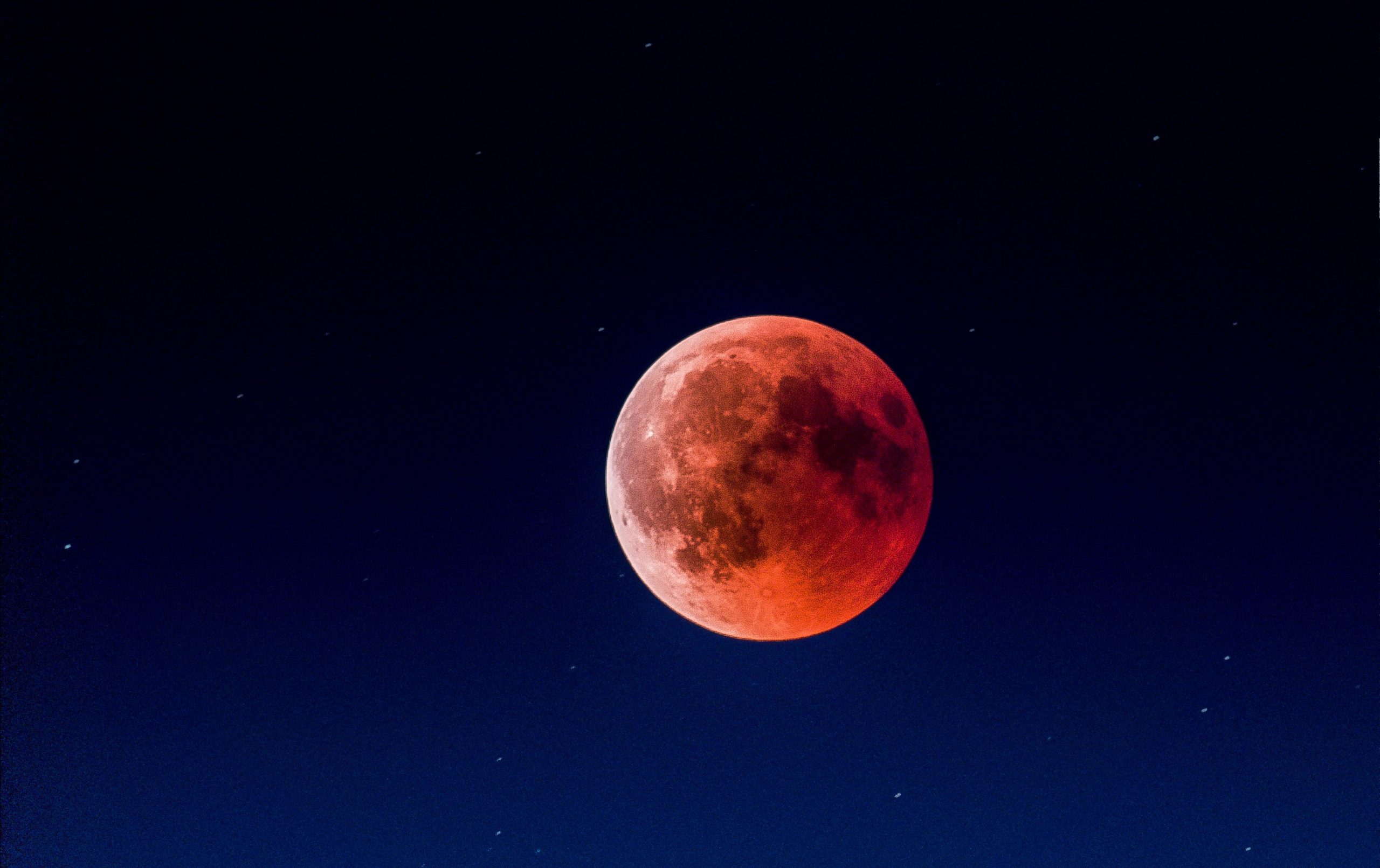 solar versus lunar eclipse